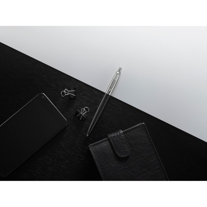 Czarny długopis Parker Jotter Core metalowy z grawerem